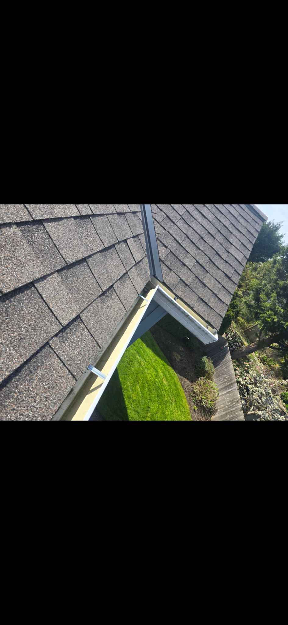 Short gutter face at a roofline bend with dark streaking.